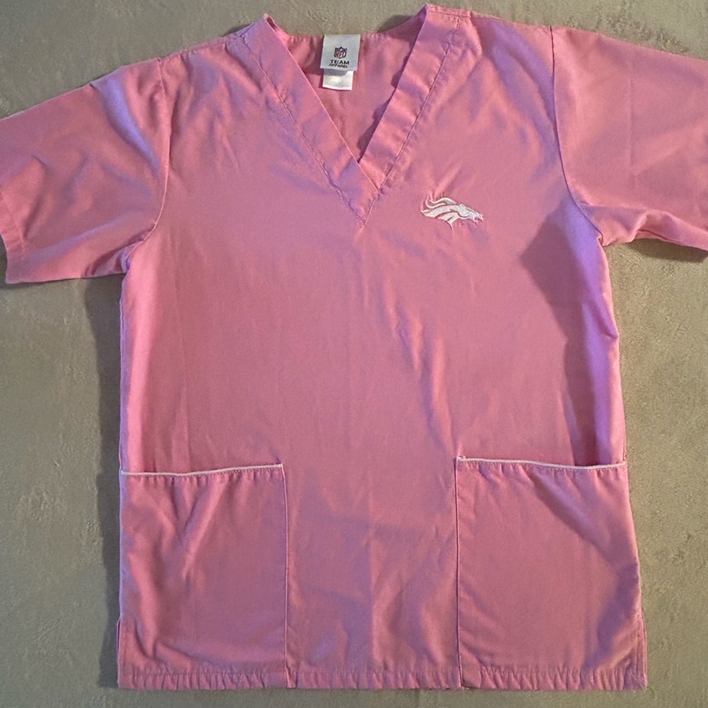 NFL Team Apparel Denver Broncos Pink Breast Cancer Awareness Scrub Top Size S